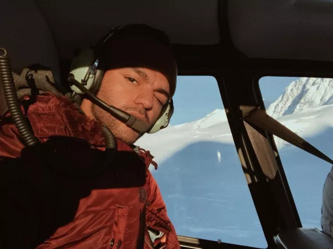 What would you do if I took you on a helicopter for our first date? What would you do if I took you on a helicopter for our first date?