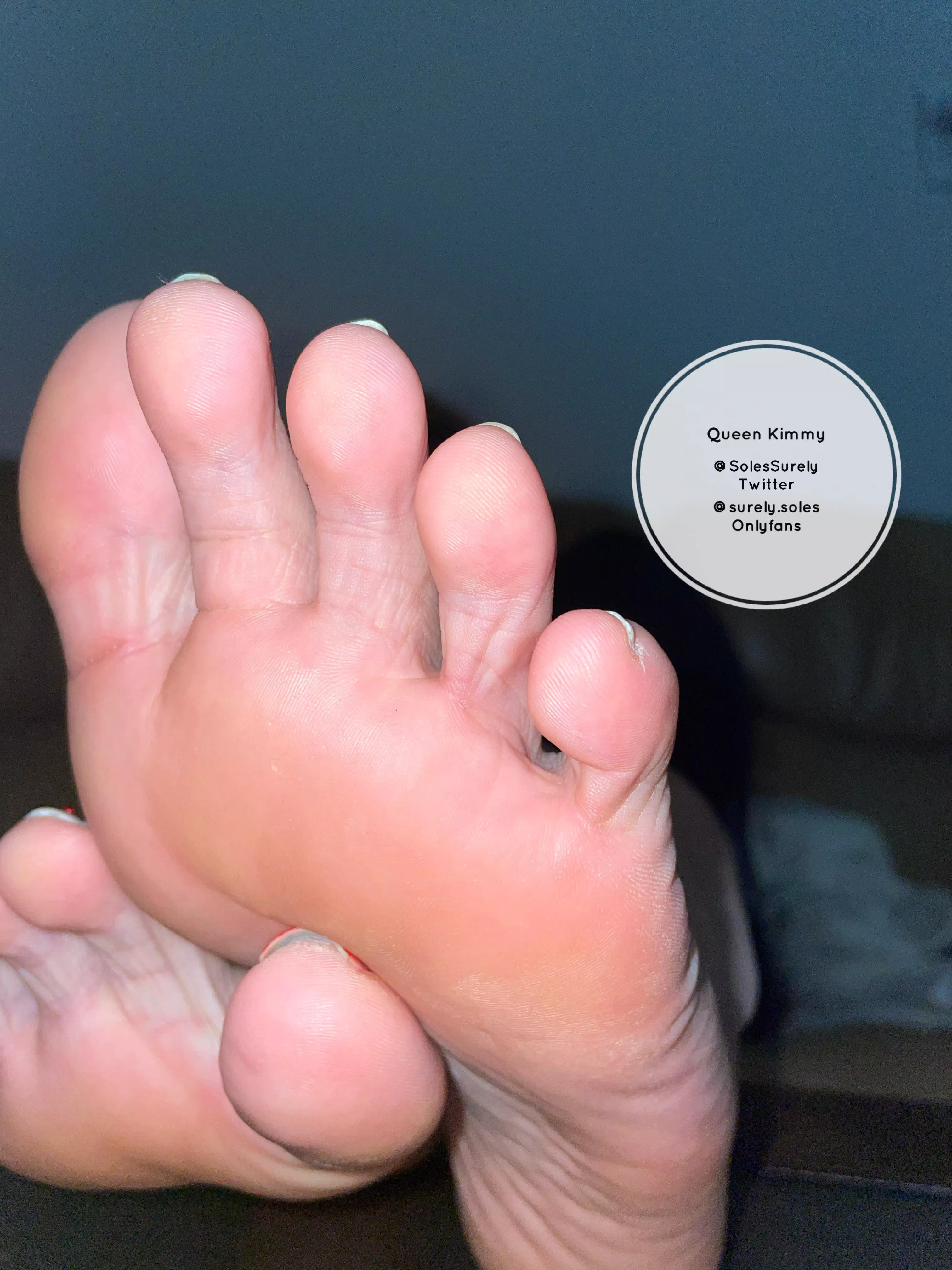 what would you do if my size 11 soles were this close to your face..?😏