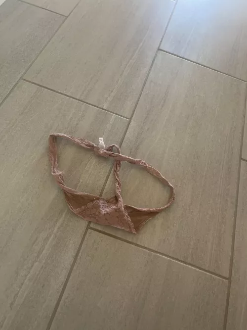 What would you do if you saw this on the ground walking out of the room and Iโm in the kitchen ๐ What would you do if you saw this on the ground walking out of the room and Iโm in the kitchen ๐