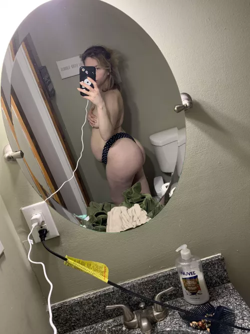 Whatβs bigger the belly or the bum π