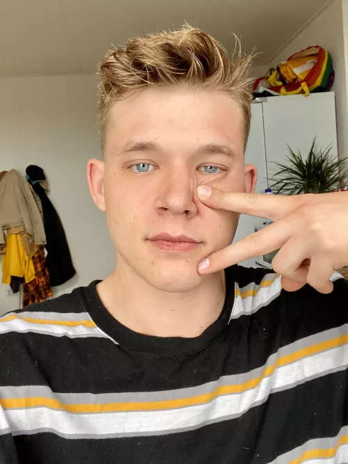 whatโs happening queerioโs? whatโs happening queerioโs?