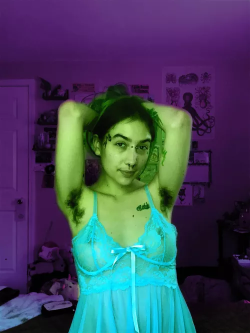 what’s yer favorite part about this photo of me :’) 👻 🦇 🧙🏼♀️ 🔮