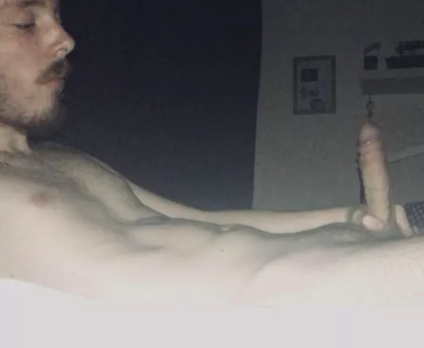 What’s your first move when you wake up next to me? What’s your first move when you wake up next to me?