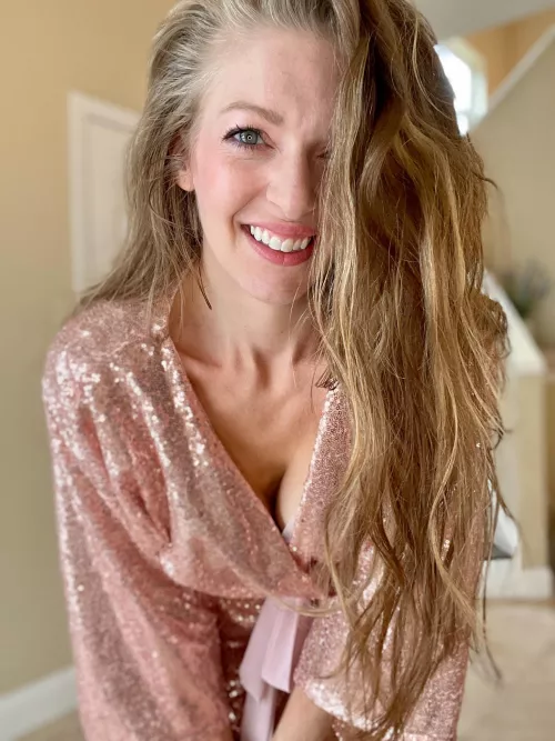 What's your guess? Am I wearing a bra?