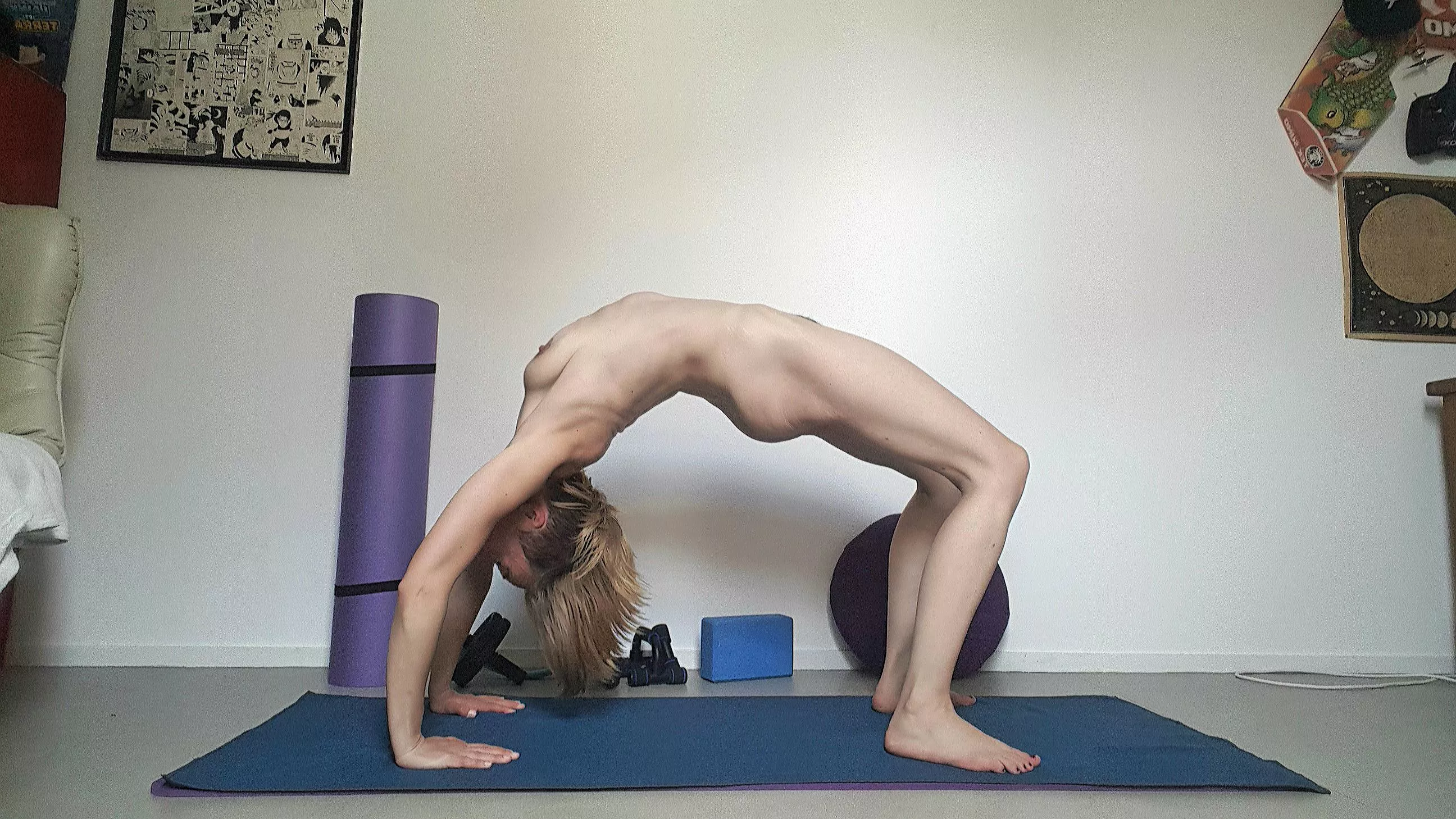 Wheel pose, one of my favourites ❤ (f) Wheel pose, one of my favourites ❤ (f)