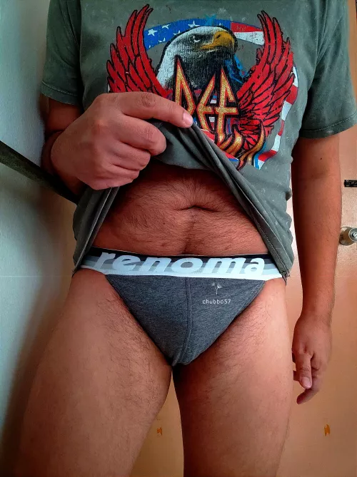 When a rocker tee collides with a grey sports brief. 👨‍🎤🎸🤟🏾