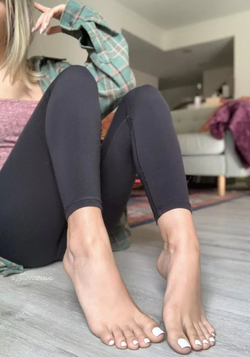 When am I not wearing leggings lol 😩