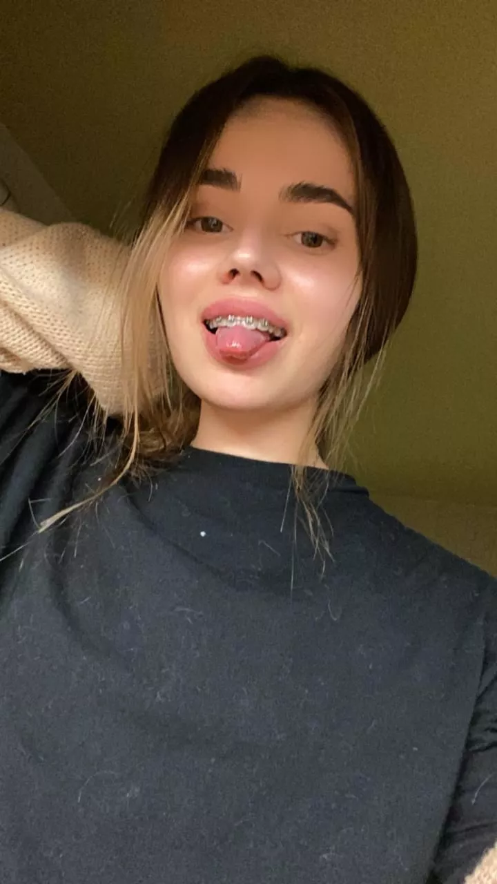 When everything around me is bad, I start to smile and everything around me becomes good.😇🥰