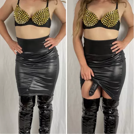 When I pull that skirt up and you see this fat cock I’m sure your lil friend is gonna get excited 😏😏