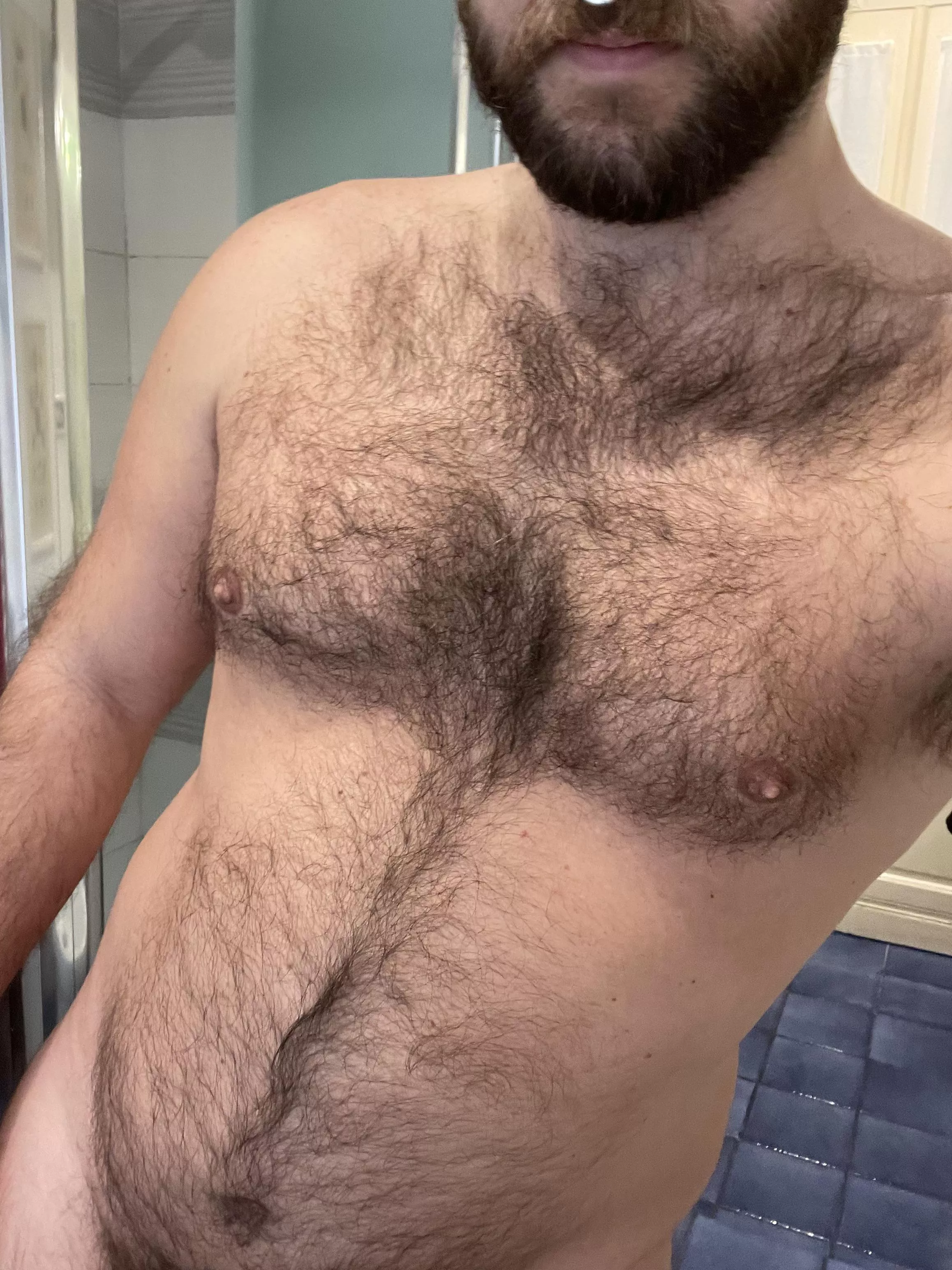 When i was 21 I barely had chest hair, i'm 35 now and look at this carpet! Don't lose hope kids