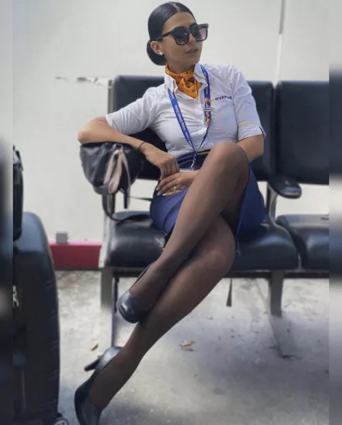 When the flight is delayed and you have to keep the passengers entertained π§πͺ