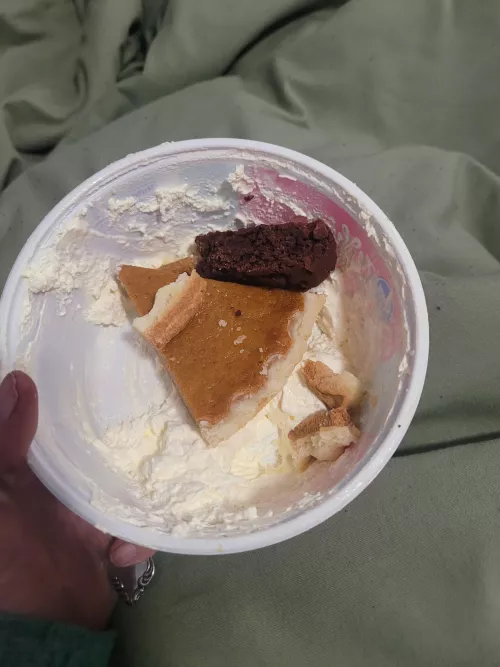 When you realize you're broken, so uou eat your feelings 😔😢😫