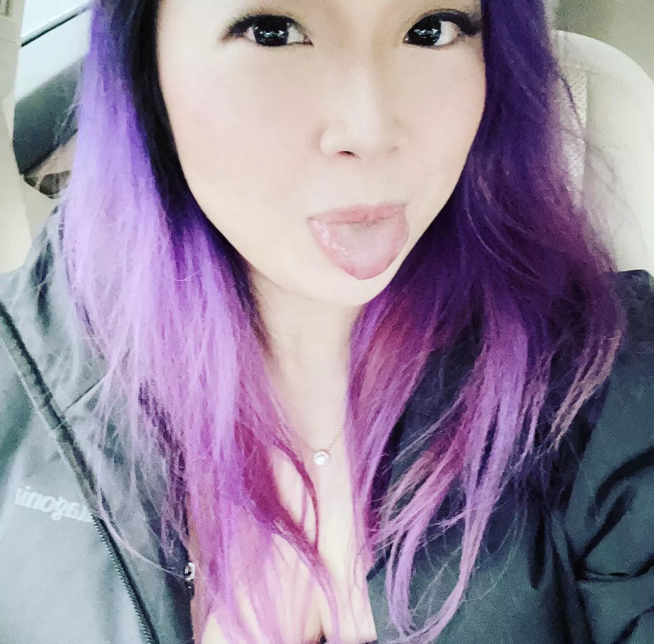 When you send your husband a picture just before meeting a discreet Fwb 😂