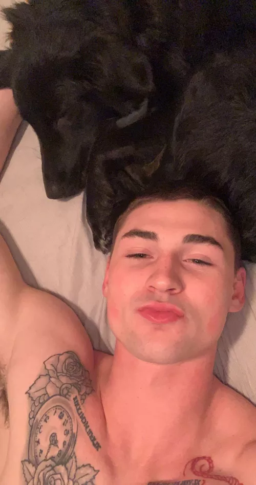 When you wanna stay in bed with your girl allll dayyy 😜