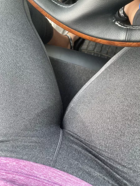 When you wear gray leggings to the gym to workout ๐๐