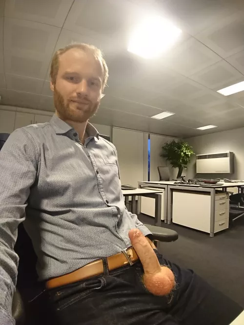 When your coworkers leave early on Friday When your coworkers leave early on Friday