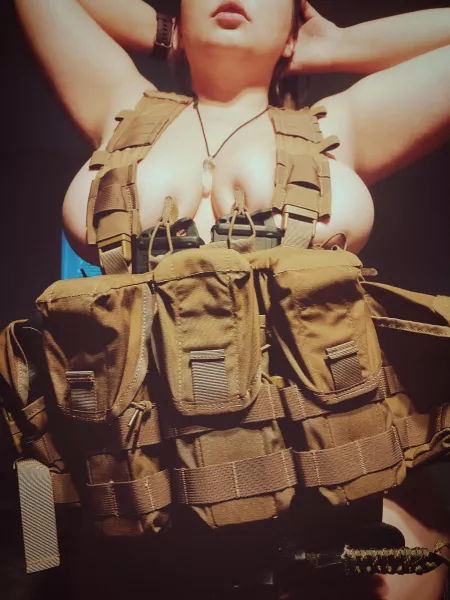 When your partner wants you to wear his airsoft gear, you oblige π€£π