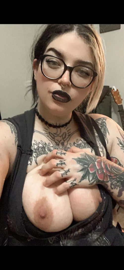 Where would you take me on our first date? 🖤