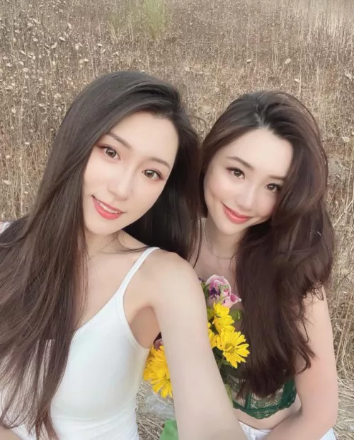 Which flower cutie? Which flower cutie?