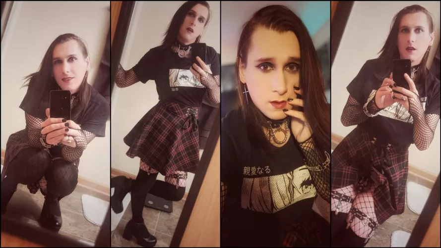 Which one of you boys wants to cum fuck me? ππ¦ Which one of you boys wants to cum fuck me? ππ¦