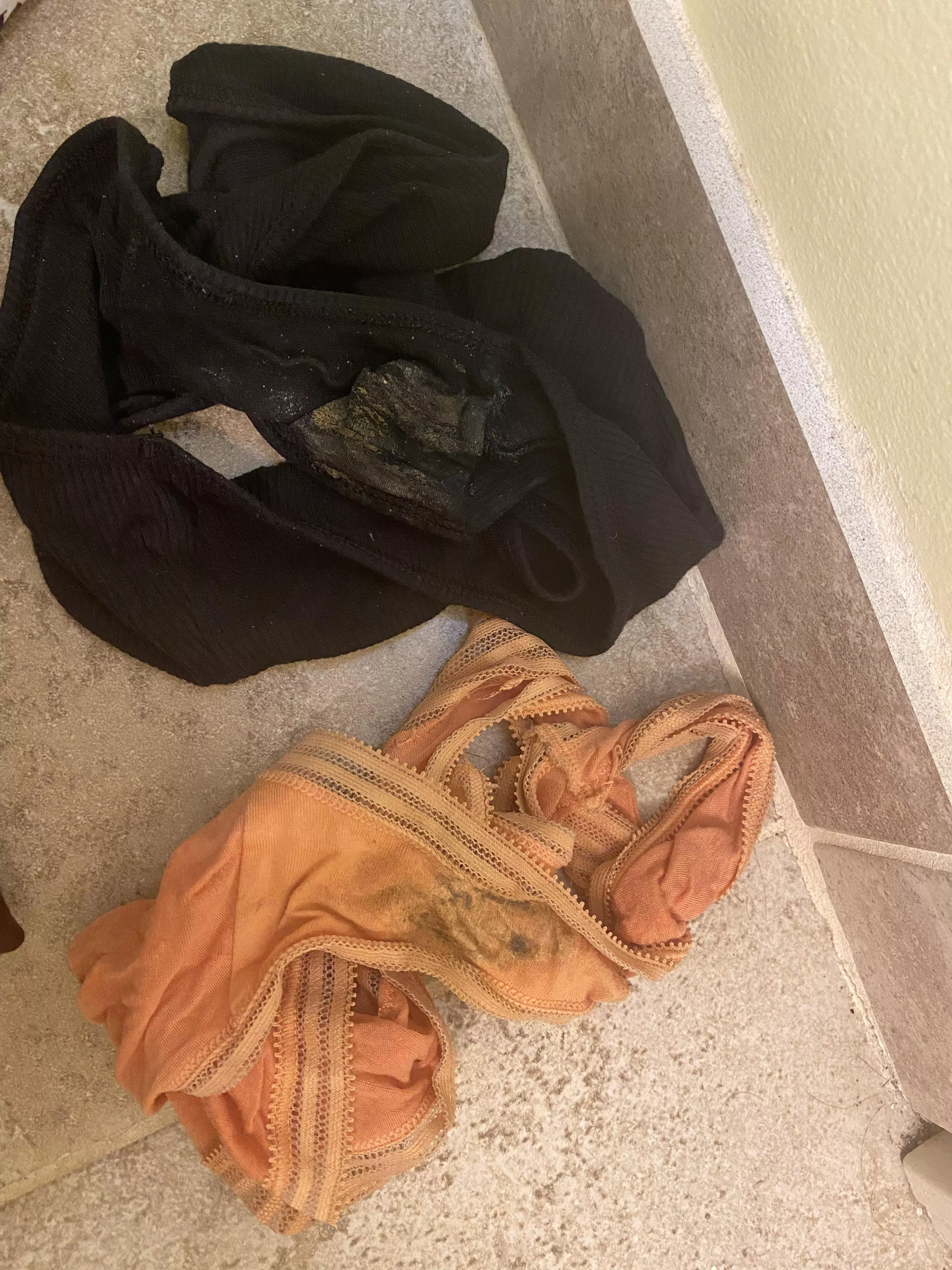 Which pair? 🤤🤪