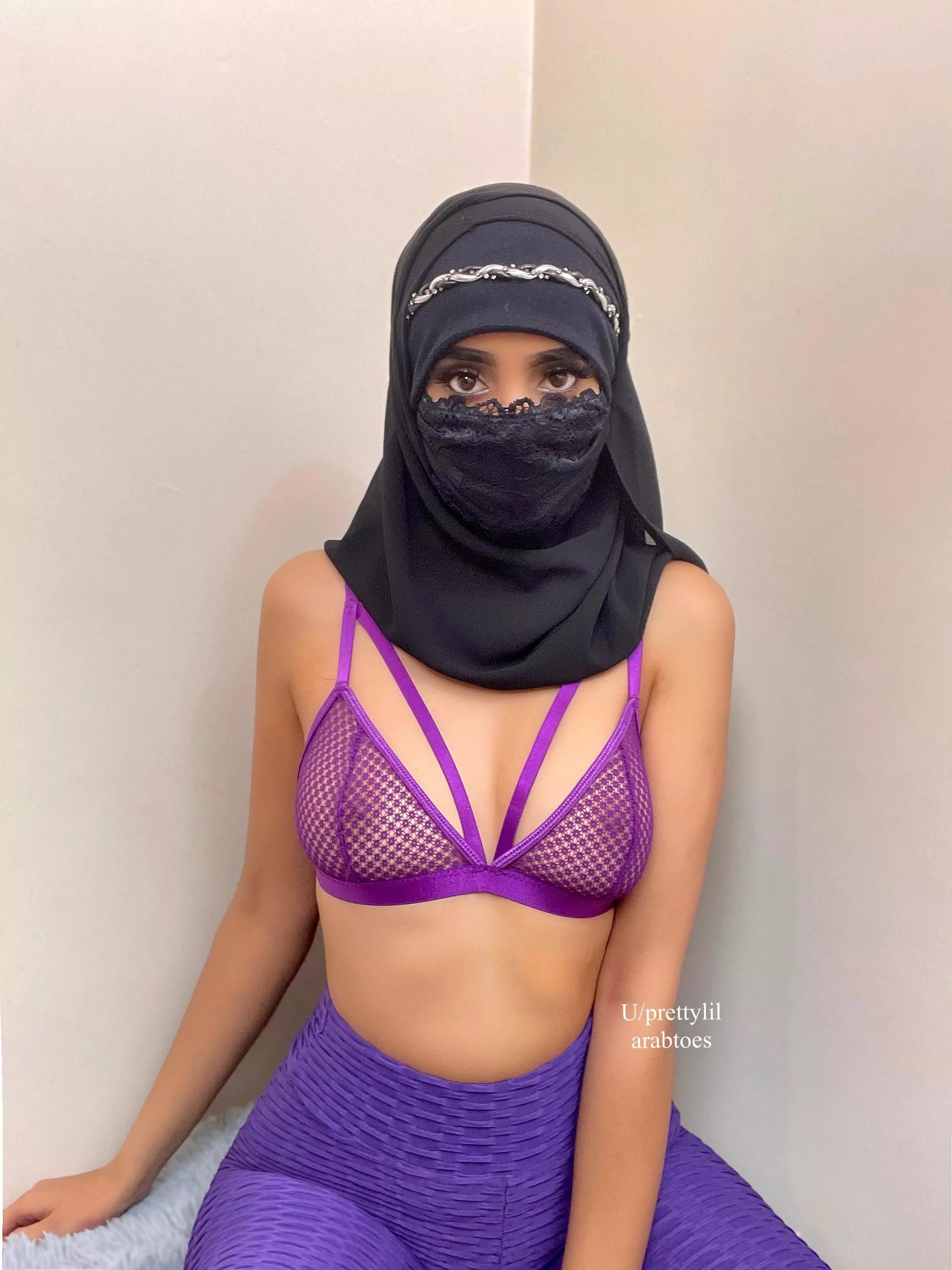 Which pair of eyes did you see first?🧕🏾😈