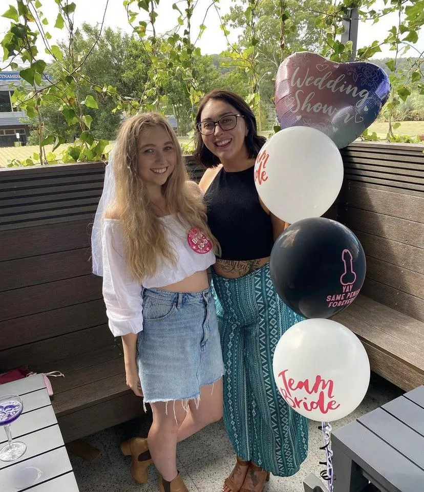 Which sister? Left-1(white top) or right-2(black top)