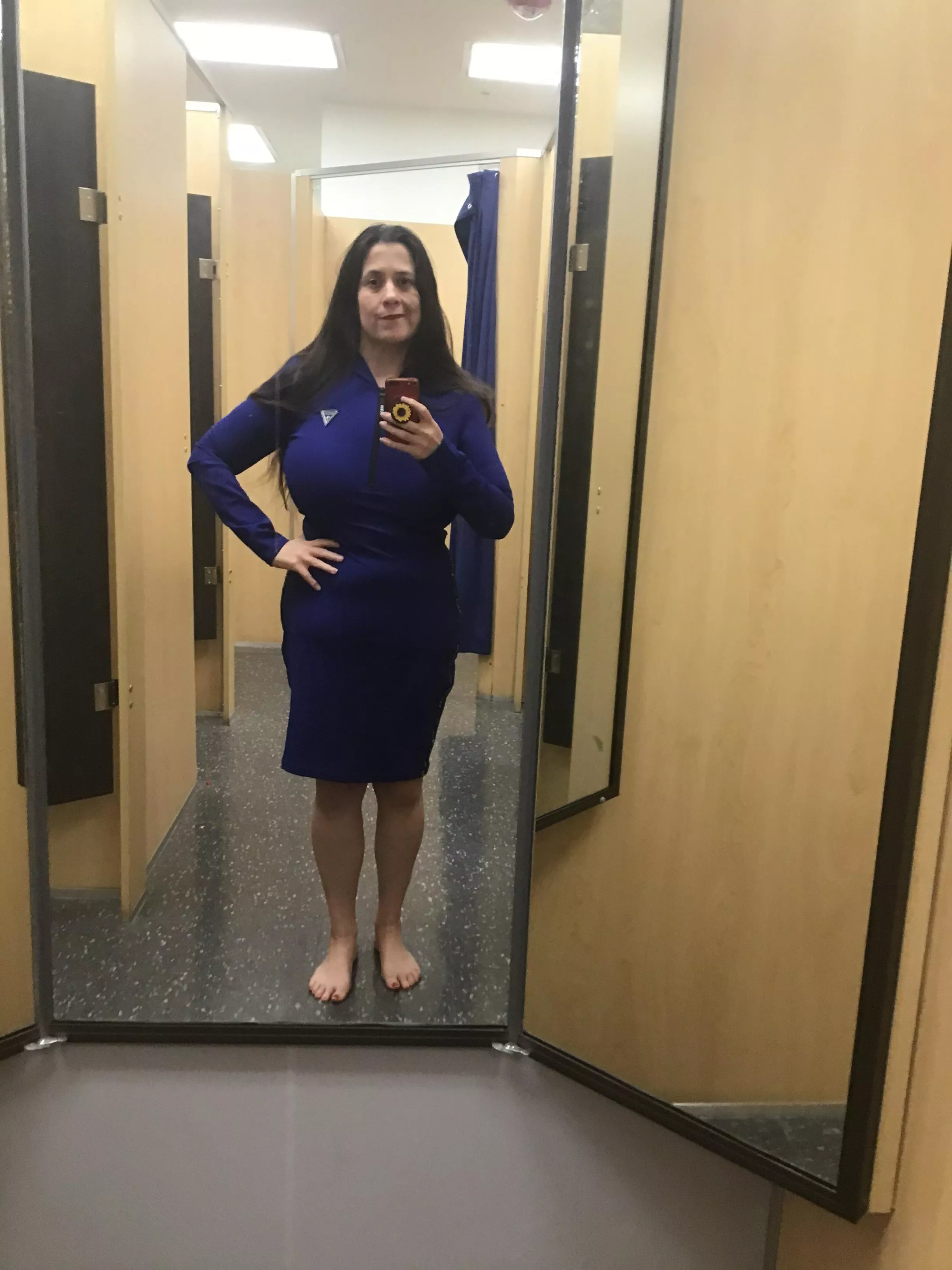 While I (f)eel great in red, I think blue is a good color, too While I (f)eel great in red, I think blue is a good color, too