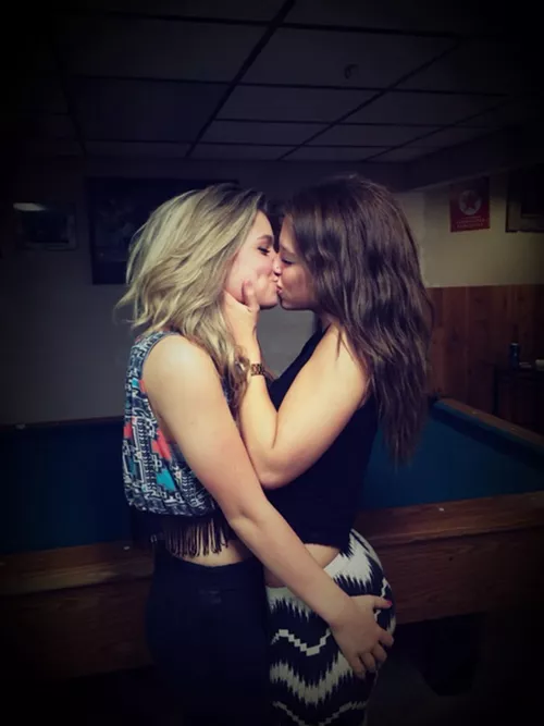 While they kissa While they kissa