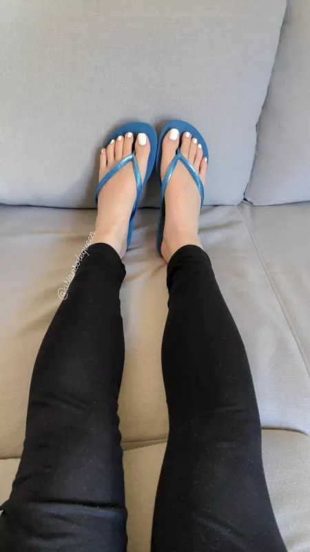White toes and Havaianas 🤍 White toes and Havaianas 🤍