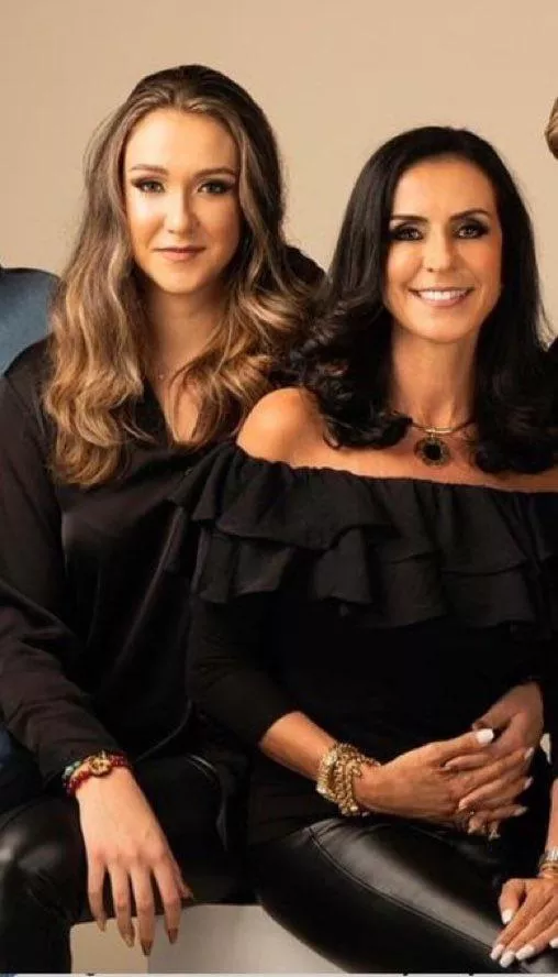 Who are you kissing and who are you fucking?