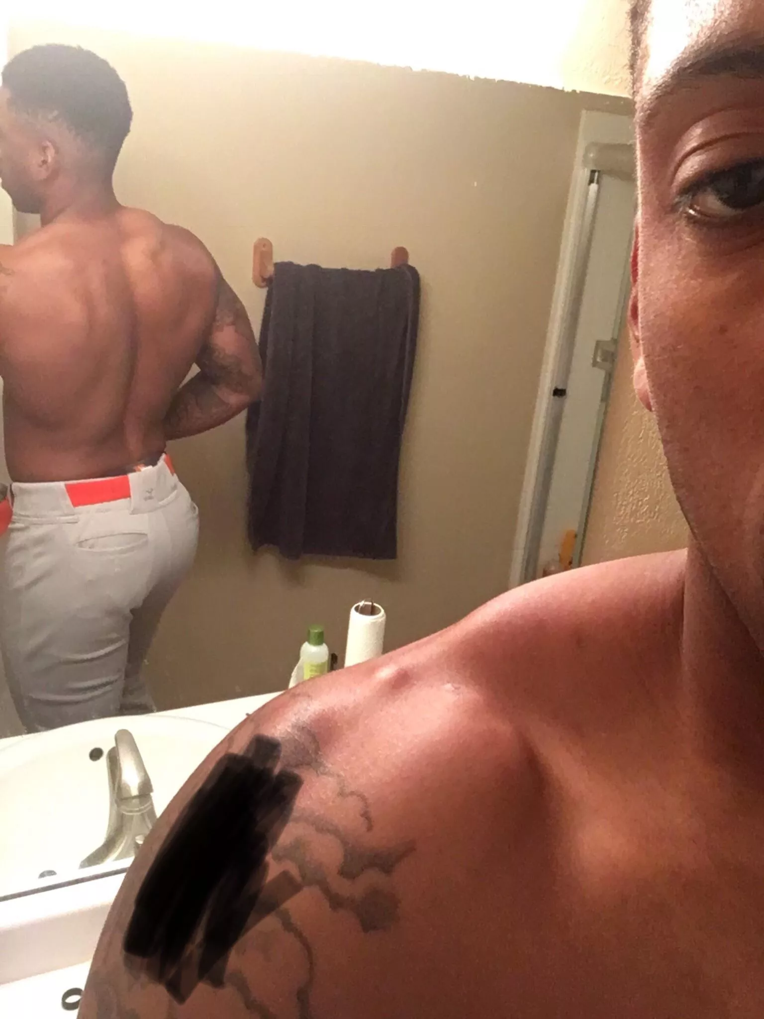 Who doesn’t love baseball pants? ⚾️ Who doesn’t love baseball pants? ⚾️