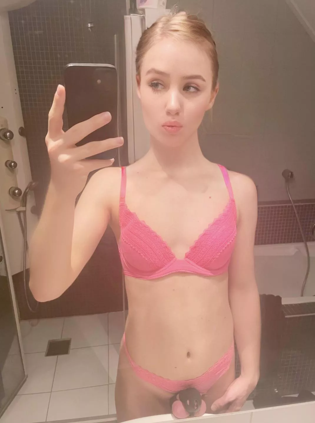 Who doesnt love pink🥴