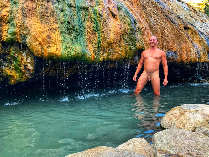 Who else enjoys hot springs the right way? 😉💚 FREEDOM! Who else enjoys hot springs the right way? 😉💚 FREEDOM!