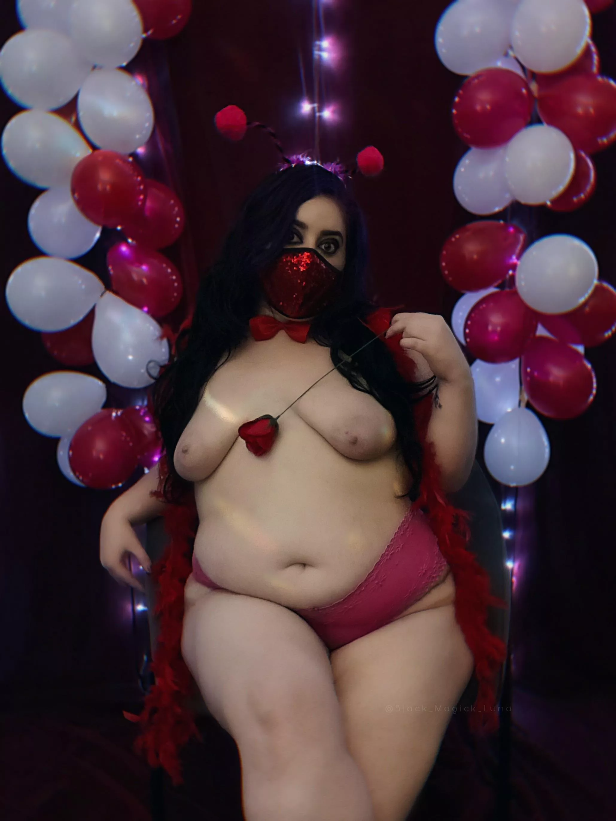 Who else feels sexy romantic when Valentine's Day starts to approach?