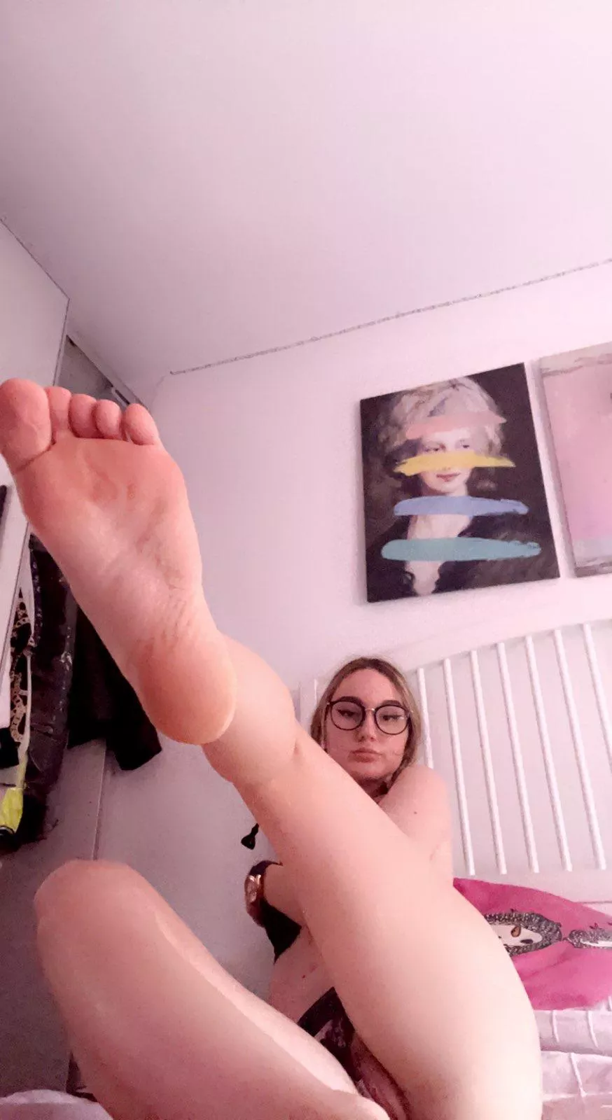 Who else likes feet?