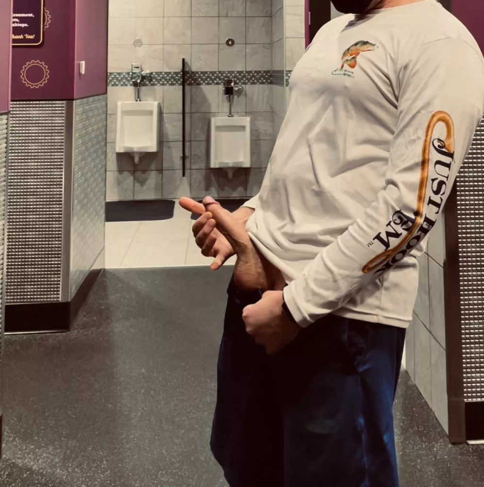 Who else likes the Planet Fitness Locker Room?