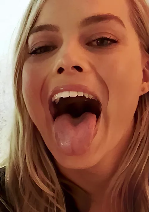 Who else would love to feel the back of Margot Robbie’s throat against the tip of their cock? 💦 Who else would love to feel the back of Margot Robbie’s throat against the tip of their cock? 💦