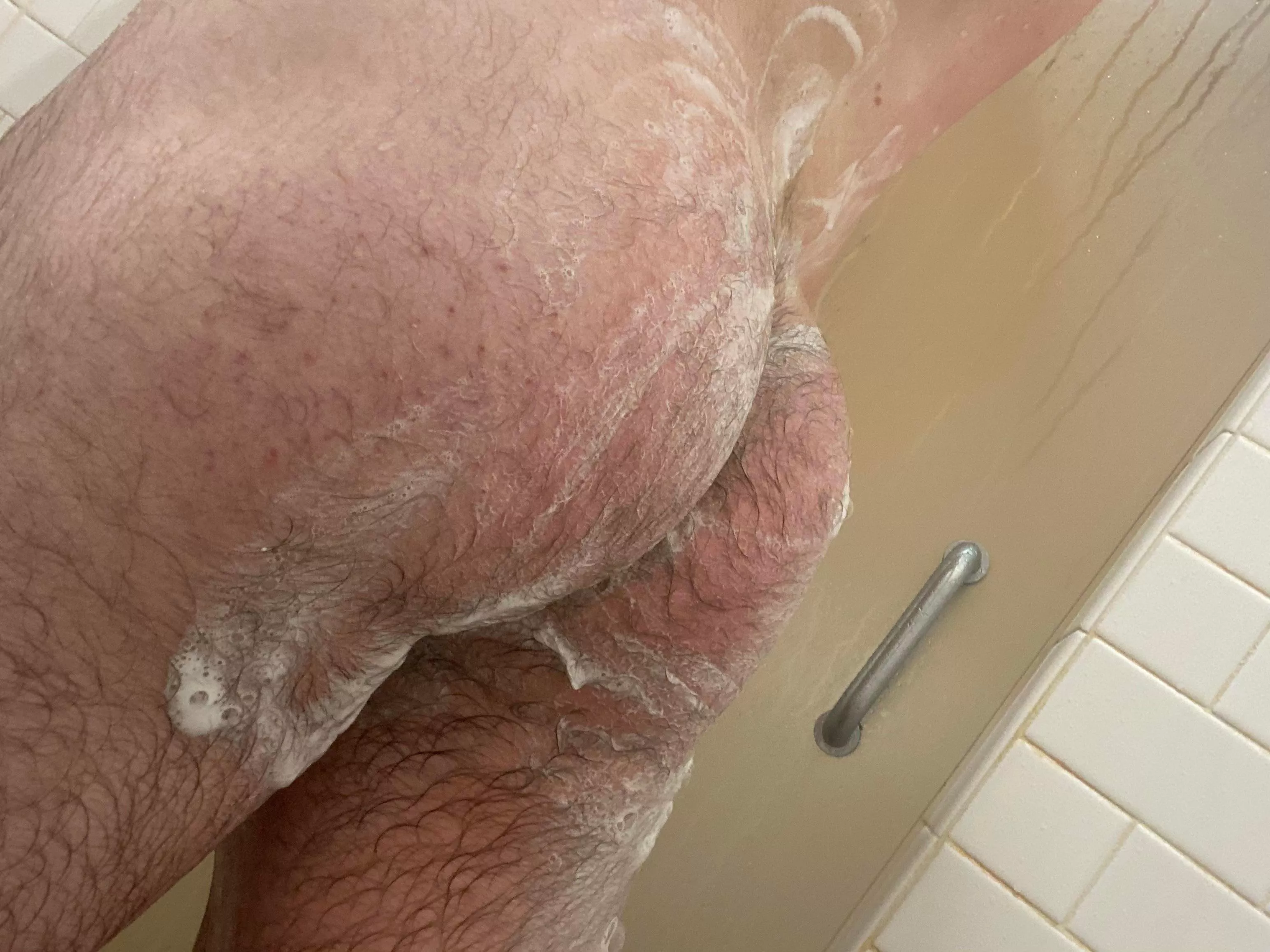 Who here likes a soapy hairy man ass?