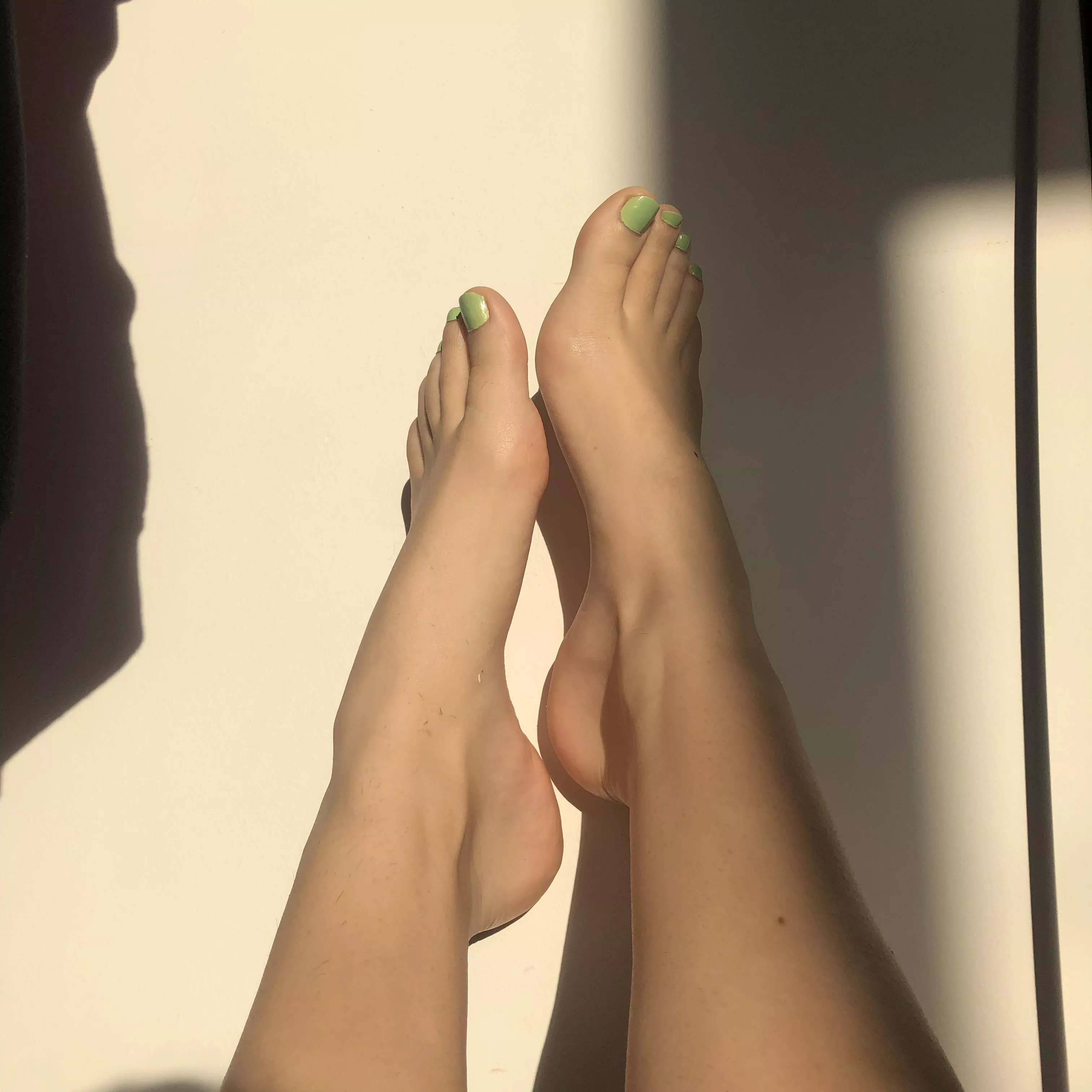 Who here likes my high arches… 🙋🏻♀️ Who here likes my high arches… 🙋🏻♀️