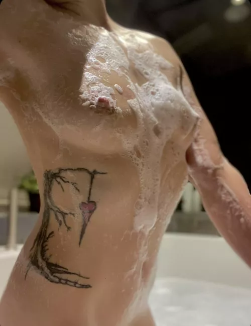 Who here likes soapy titties?๐งผ