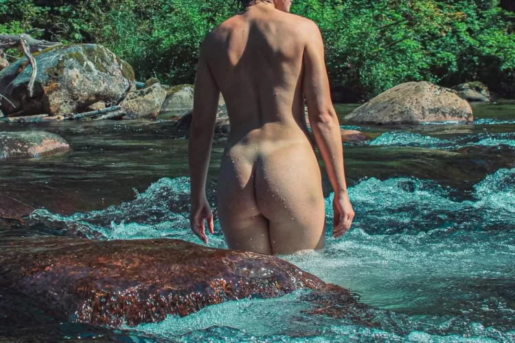 Who here loves swimming? Who here loves swimming?