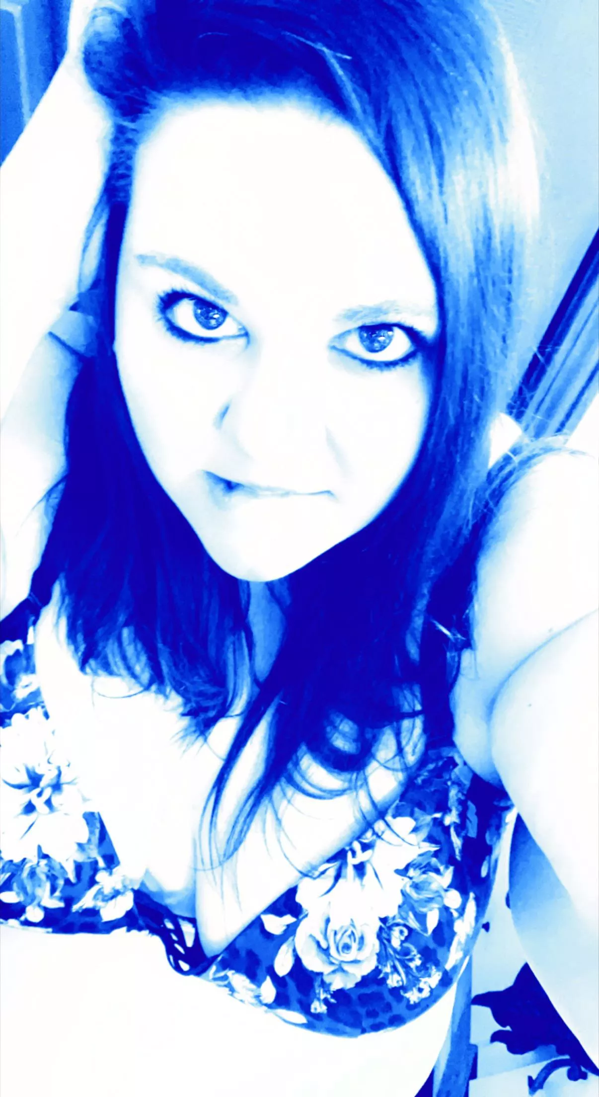 Who is going to give this slutty BBW attention? 😈🥵💋 Cum check out my spicy page, link in profile 😘😘