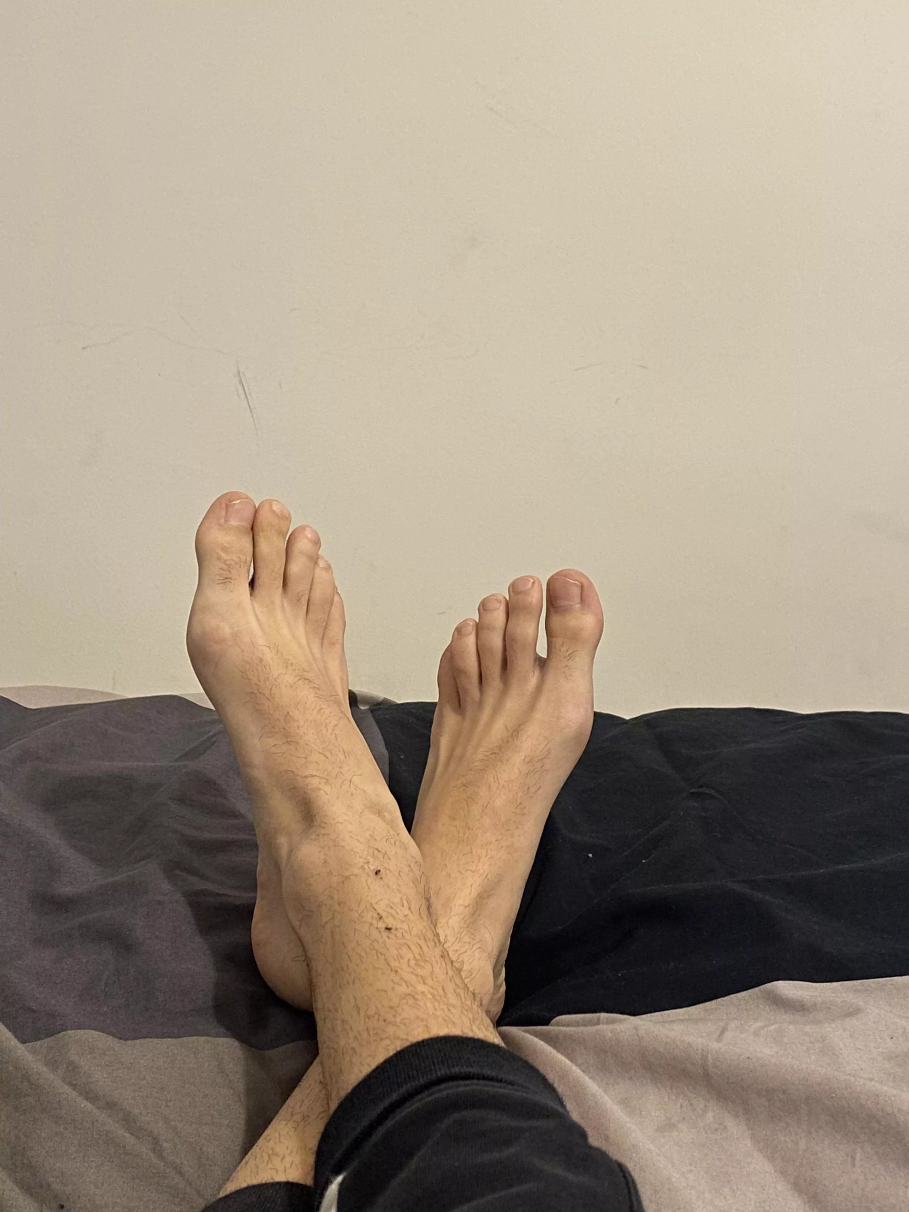 who is gonna give me a foot massage and then lick my toes ?