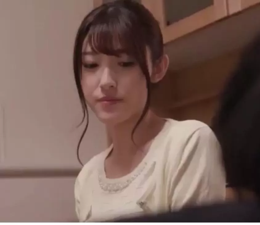 Who is she? Who is she?