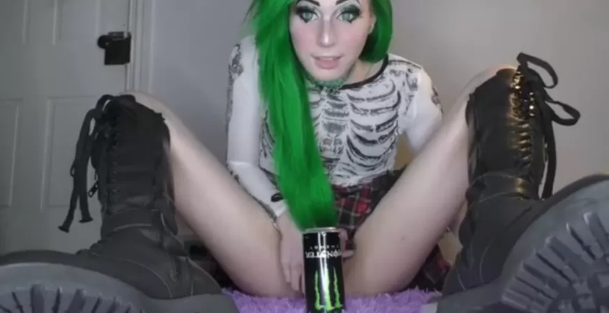 WHO IS THIS PLEASE TELL ME?!?! WHO IS THIS PLEASE TELL ME?!?!