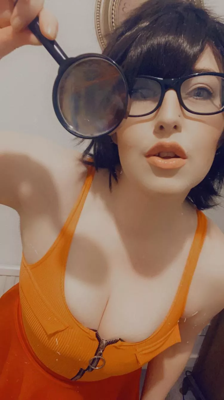 Who knew Velma has such big titties?!