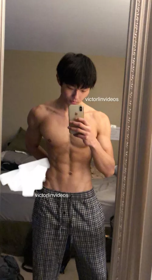 who likes 6’2 chiseled koreans with abs?