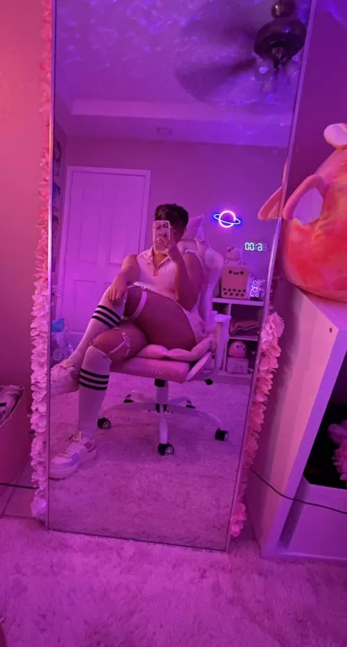 who likes a femboy in charge? ๐ who likes a femboy in charge? ๐