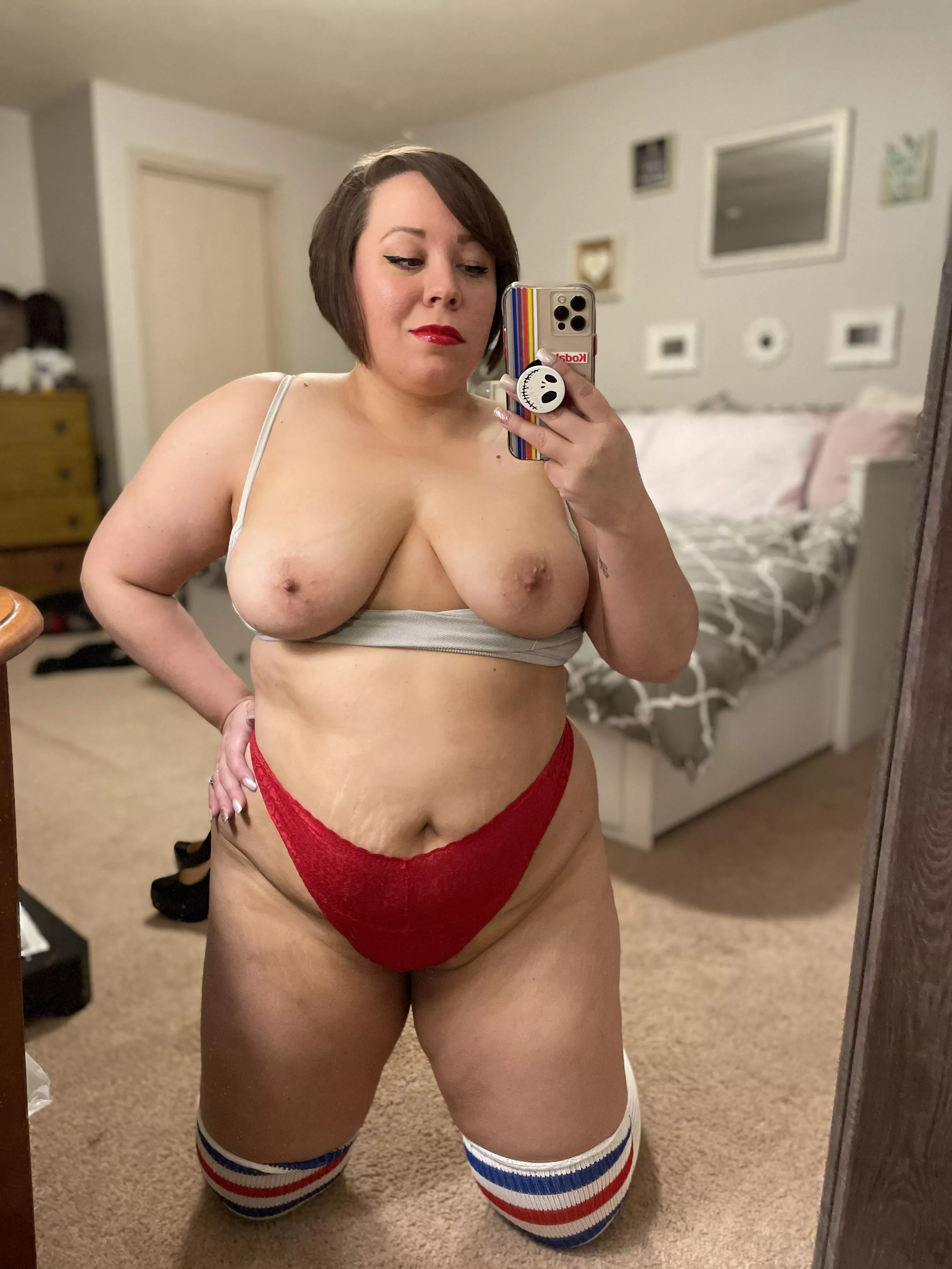 Who likes a thicc milfshake in red panties?!?